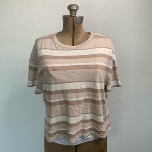 Universal threads tee shirt